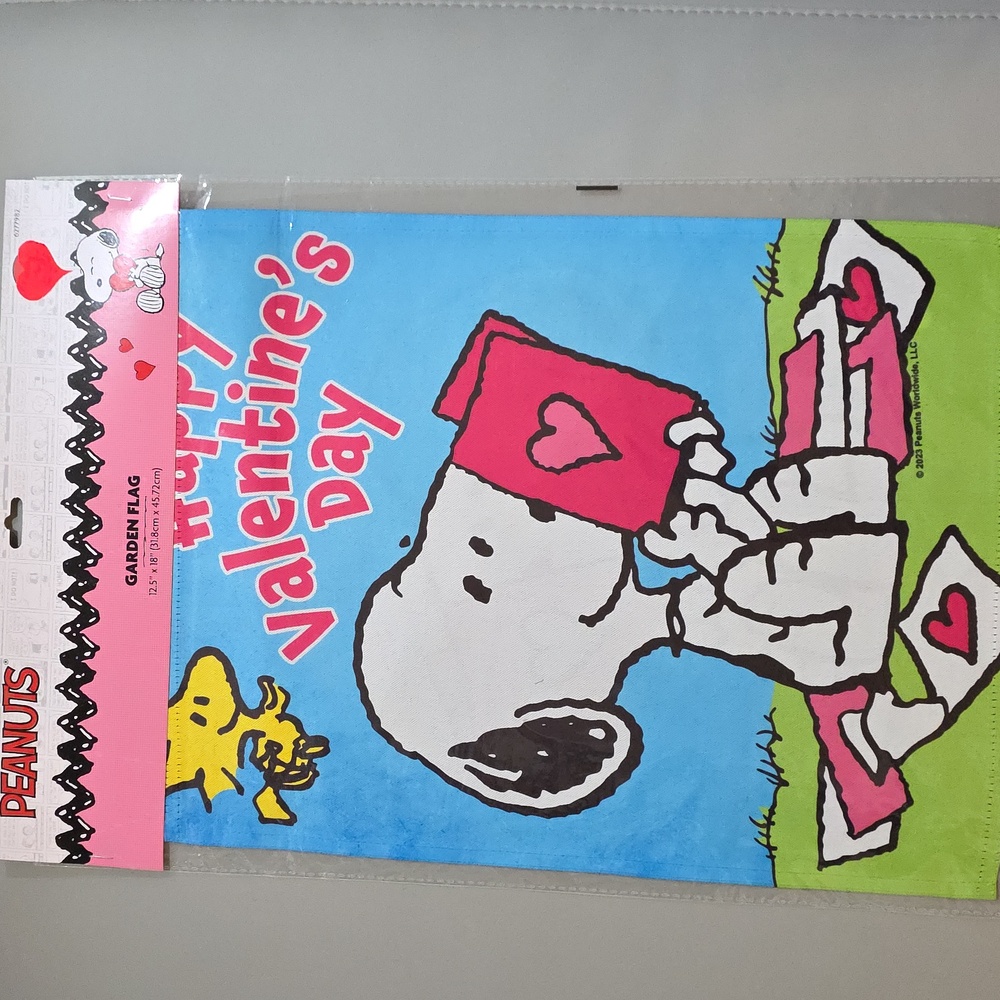 Peanuts Snoopy Valentine's Garden Flag NWT